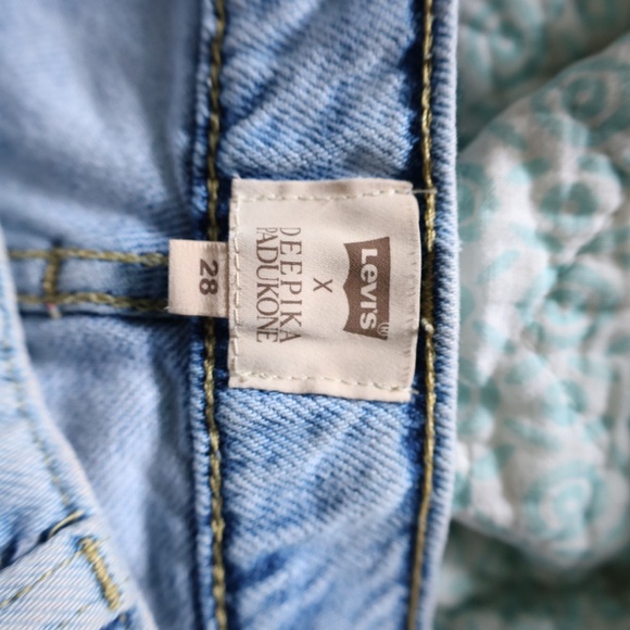 Levi's X Deepika Padukone Straight Fit Jeans Light Indigo Wash Womens Size 28 - Picture 9 of 11